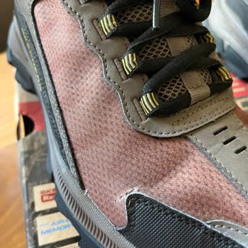 Skechers Ayakkabıda Üretim Hatası Ve Renk Solması
