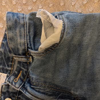 Bershka Dayanıksız Pantolon Kumaşıyla Hayal Kırıklığı!