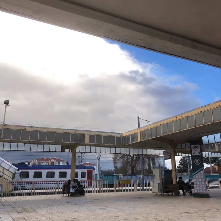 Sürekli Geç Kalan Trenler Ve Mağduriyetimiz