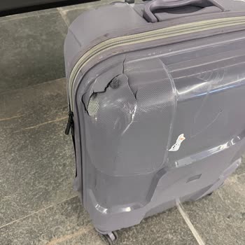 Kırık Bavul Ve Yetersiz Müşteri Hizmeti