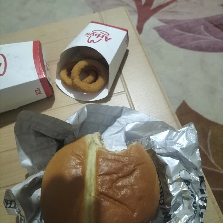 Arby's Siparişimde Hijyen Sorunu: Hamburgerden Çıkan Saç