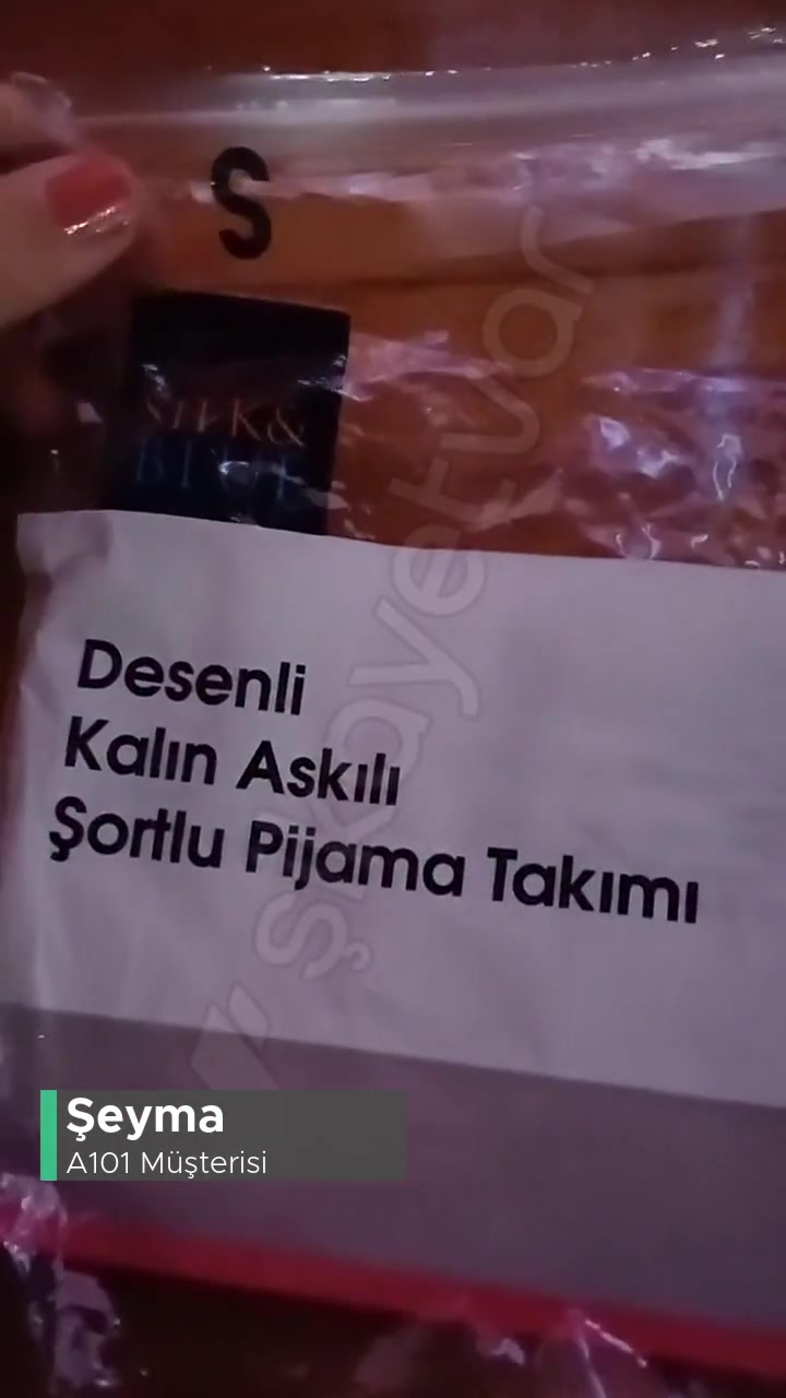 A101 Kıyafetlerde Beden Sorunu! videonun kapak resmi