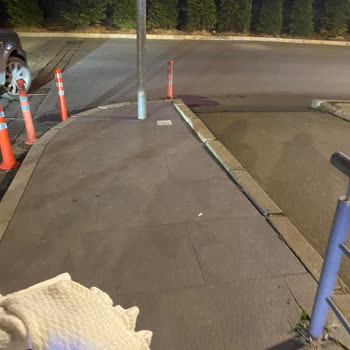 AVM'de Yetersiz Bebek Bakım Odaları Ve Park Sorunu