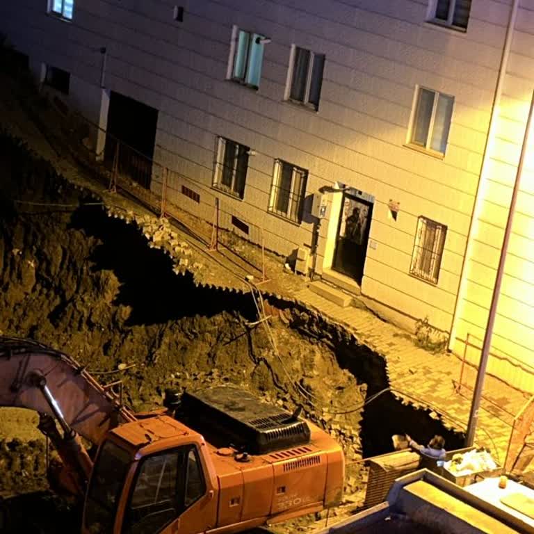 Semerkant Mahallesindeki Tehlikeli Yıkım Ve Doğalgaz Sorunu