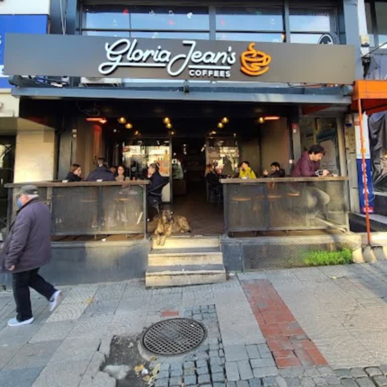 Kadın Dayanışmasının Eksikliği: Gloria Jean's Beşiktaş Şubesinde Yaşanan Talihsiz Deneyim