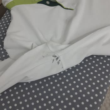 Kumaş Kalitesi Sorunu: İlk Kullanımda Yırtılan Sweatshirt
