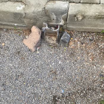 Asfaltlanmayan Direk Yeri Aracımın Tekerini Patlattı