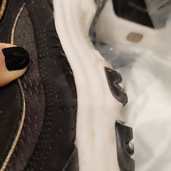 Skechers Ayakkabılarında Beklenmedik Yırtılma Sorunu