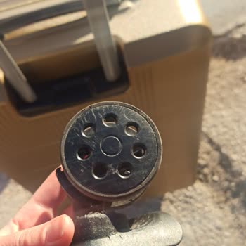 Öğrenci Bütçesiyle Alınan Valiz Düz Yolda Kırıldı