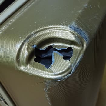 Öğrenci Bütçesiyle Alınan Valiz Düz Yolda Kırıldı