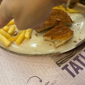 Mado'da Şinitzel Yerine Nugget Ve Tehlikeli Kırık Tabak Şoku