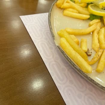 Mado'da Şinitzel Yerine Nugget Ve Tehlikeli Kırık Tabak Şoku