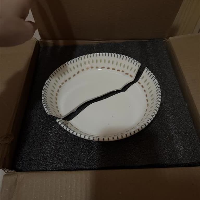 Kırık Tabak Seti Ve Ulaşılamayan Müşteri Hizmeti