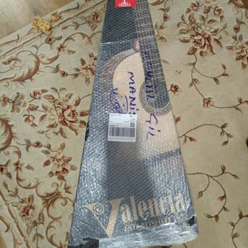 Kırık Gitar Ve İlgisiz Müşteri Hizmetleri