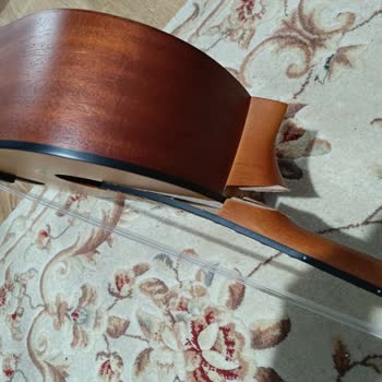 Kırık Gitar Ve İlgisiz Müşteri Hizmetleri