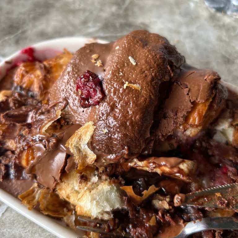 Soğuk Ve Bayat Kruvasan Deneyimi