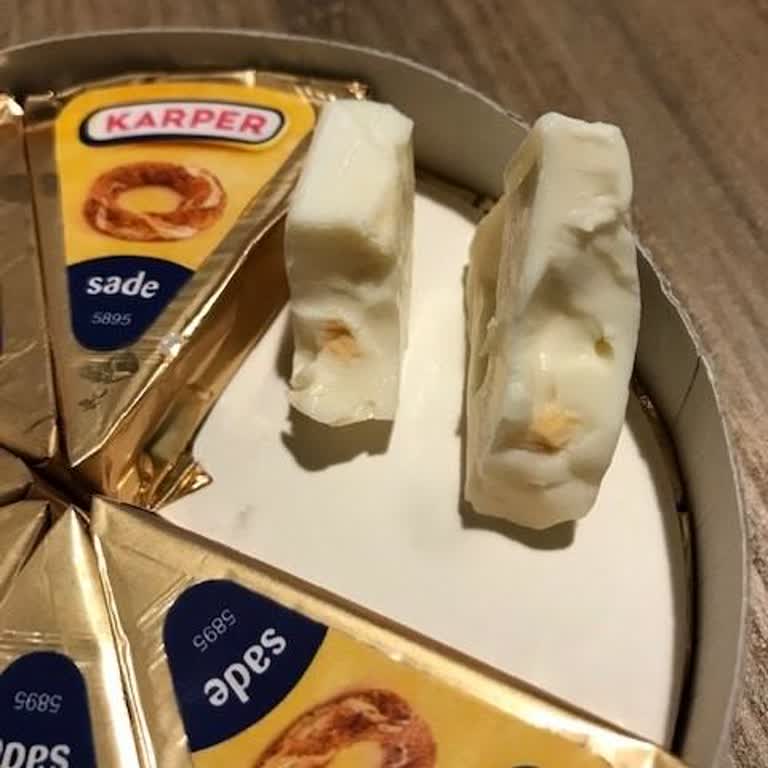 Özkuruşlar Tarihi Geçmemiş Peynirde Anlaşılmaz Lekeler