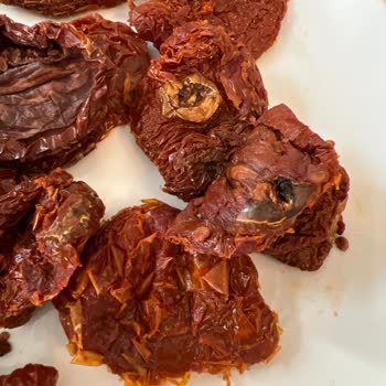 Güneşte Kurutulmuş Domateslerin Sağlık Tehlikesi