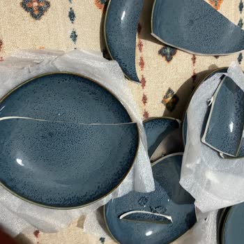 Kırık Yemek Takımları Ve İlgisiz Müşteri Hizmetleri