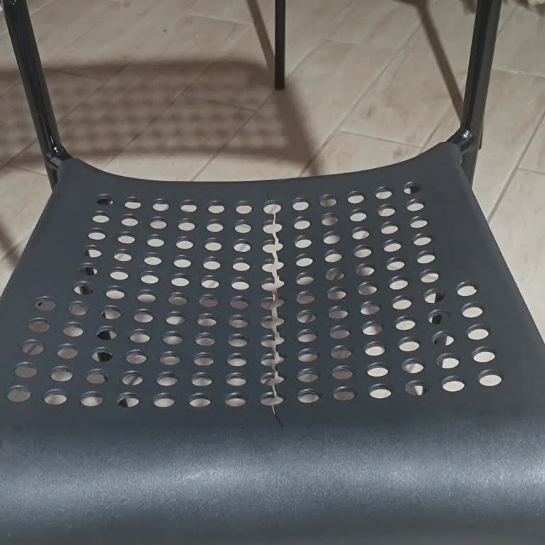 Dayanıksız Sandalye Şoku