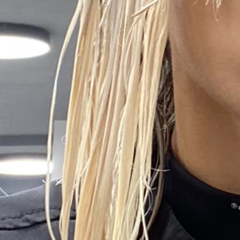 San Kuaför Saç Rengim Yanlış İşlemle Mahvoldu, Paramı Da İstiyorlar