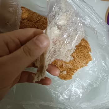 BİM'den Aldığımız Ekmekten Plastik Parça Çıktı: Sağlık Tehlikesi Ve Hayal Kırıklığı