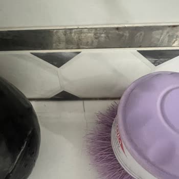 Banyo Lavabosundaki Kılcal Çatlaklar Can Sıkıyor