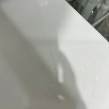 Banyo Lavabosundaki Kılcal Çatlaklar Can Sıkıyor