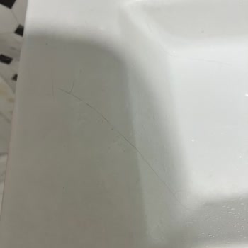 Banyo Lavabosundaki Kılcal Çatlaklar Can Sıkıyor