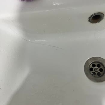 Banyo Lavabosundaki Kılcal Çatlaklar Can Sıkıyor