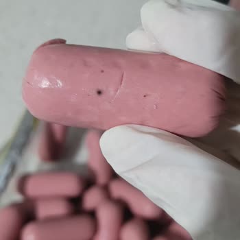 Bozuk Erpiliç Sosis Şoku: Kötü Koku Ve Küf!