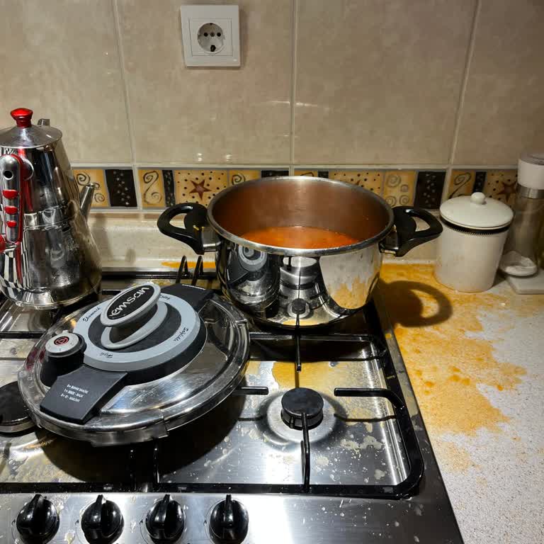 Emsan Mutfak Düdüklü Tencere Kapağı Fırladı