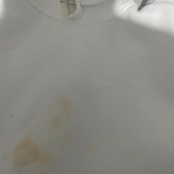 Aldığım Parfüm Kıyafetlerimde Leke Bıraktı
