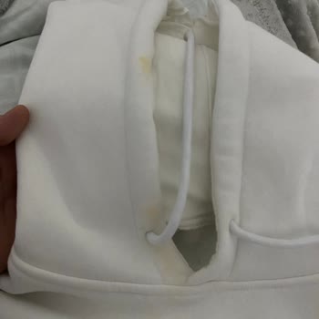 Aldığım Parfüm Kıyafetlerimde Leke Bıraktı