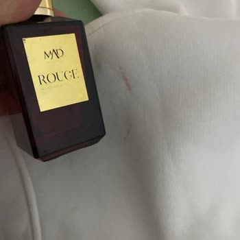 Aldığım Parfüm Kıyafetlerimde Leke Bıraktı