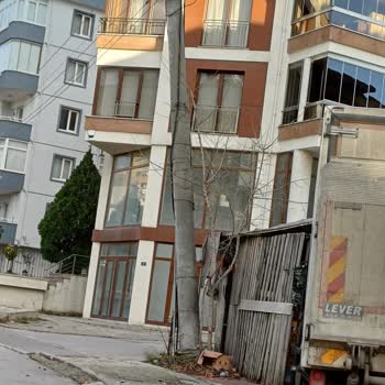 Bursa UEDAŞ'ın Tehlikeli Elektrik Direği Sorunu