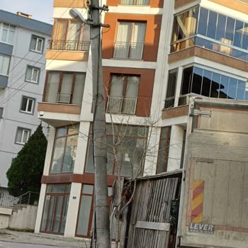 Bursa UEDAŞ'ın Tehlikeli Elektrik Direği Sorunu