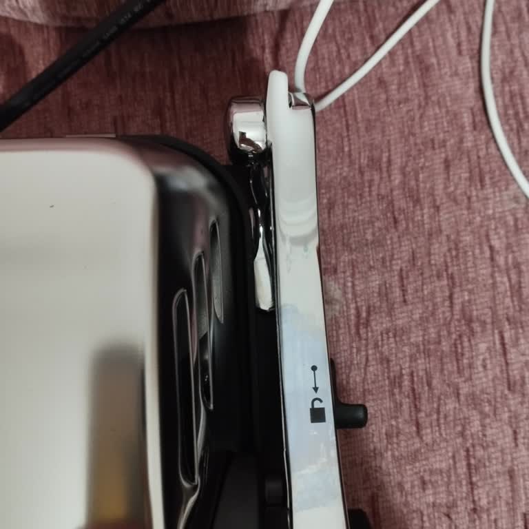 Lekeli Tost Makinesi Ve Güven Vermeyen Müşteri Hizmetleri