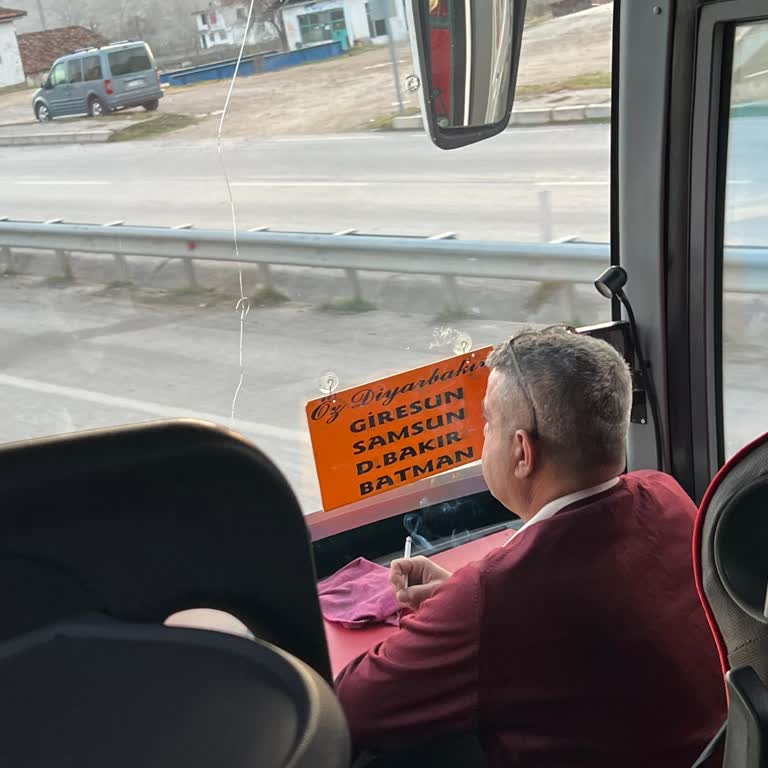 Kapalı Alanda Sigara İçen Şoförler: Yolculuk Kabusa Dönüştü