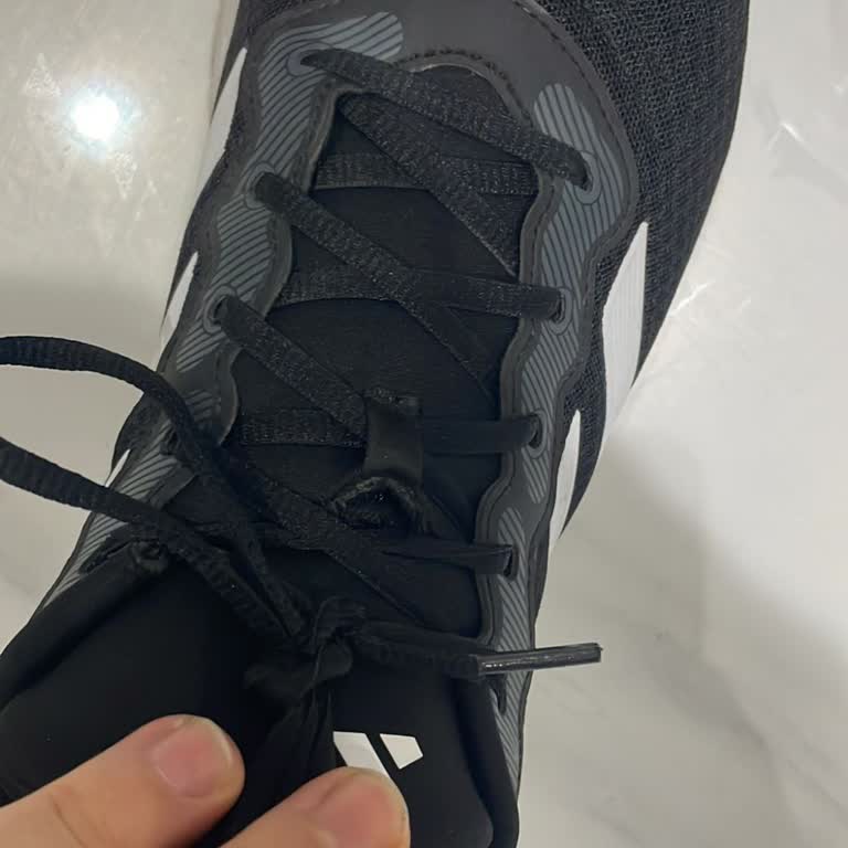 Adidas Ayakkabının Üst Kısmında Anormal Açılma Sorunu