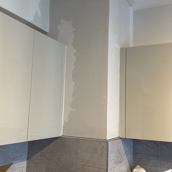 Mega Proje Evinde Su Kaçağı Ve Kötü Malzeme Kullanımı