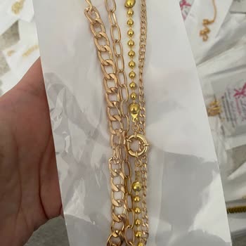 Kalitesiz Ürünler Ve İlgisiz Müşteri Hizmetleri