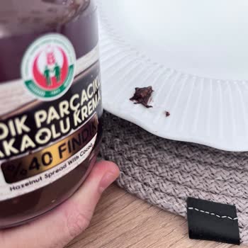 Çikolata İçinde Beklenmedik Plastik Parçası Şoku