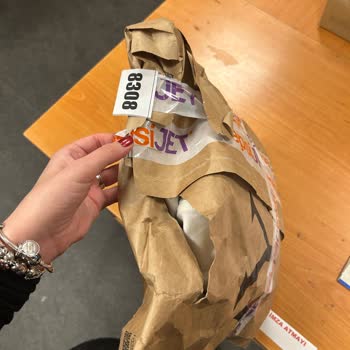 Parçalanmış Kutu Ve Yıpranmış Ürünler: Müşteri Desteği Hüsranı