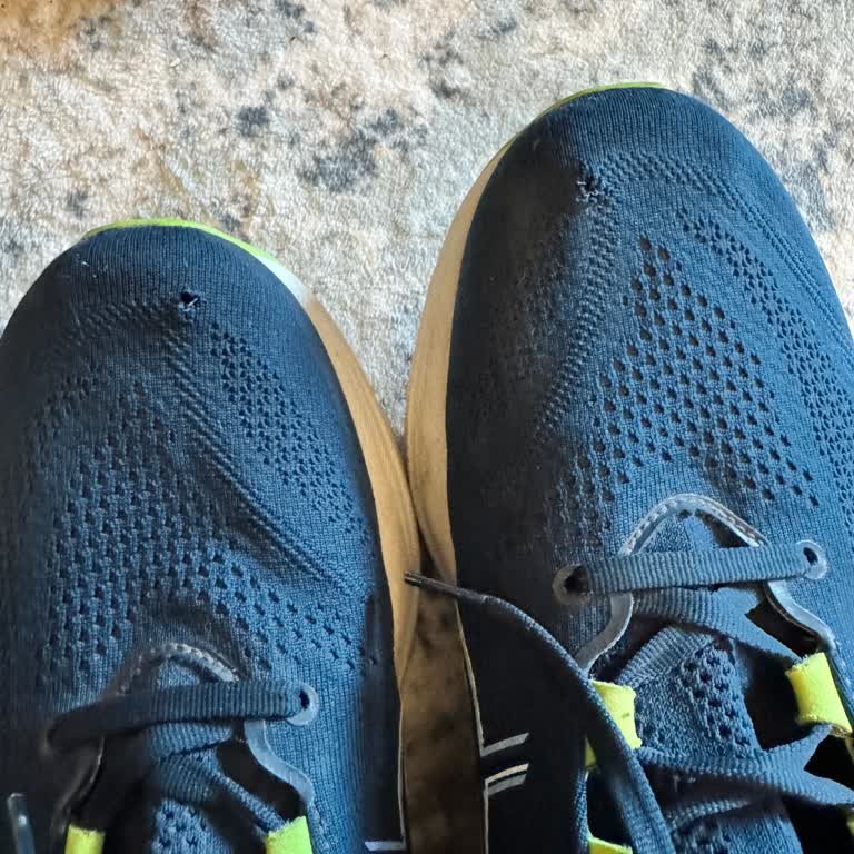 Qualitätsmängel bei ASICS-Schuhen trotz hohem Preis