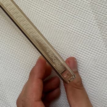 Spigen Kılıfın Hızlı Sararması Hayal Kırıklığı Yarattı