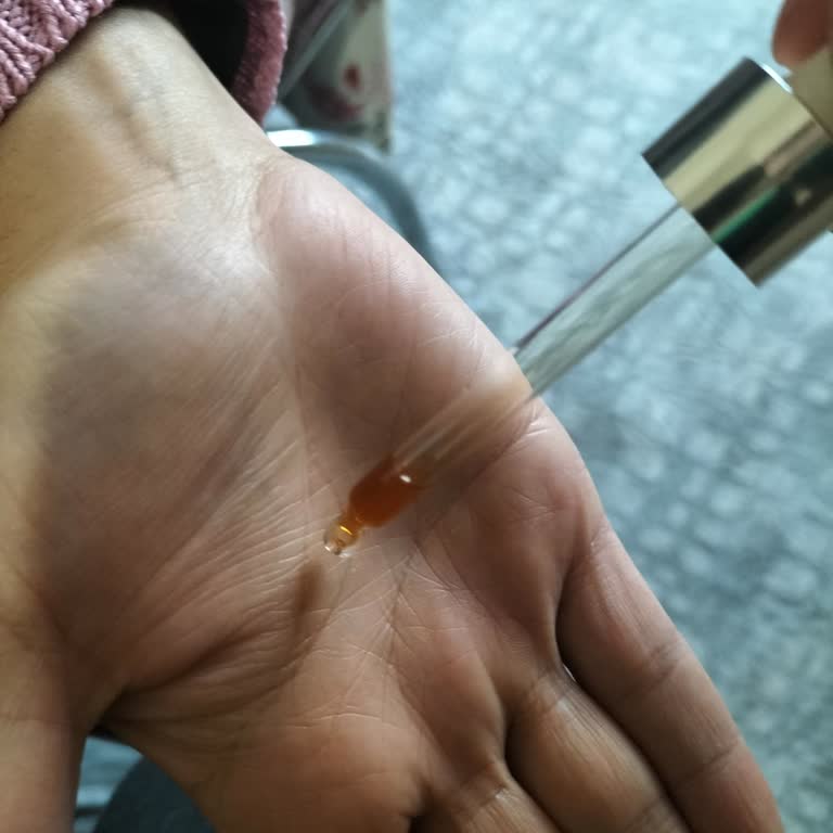 Bozuk Vitamin C Serumu: Renk Ve Koku Problemi