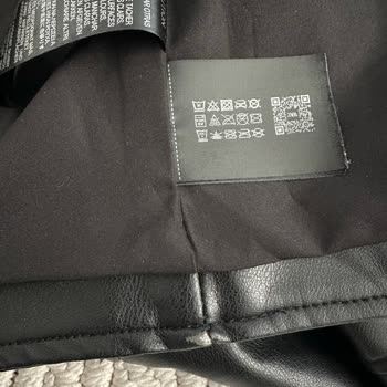 Zara Deri Ceketin Hızla Soyulması