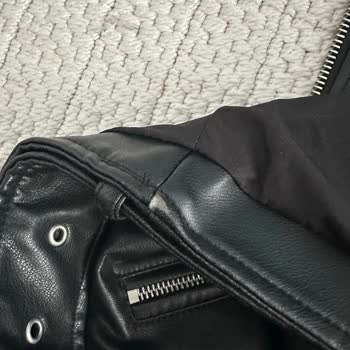 Zara Deri Ceketin Hızla Soyulması