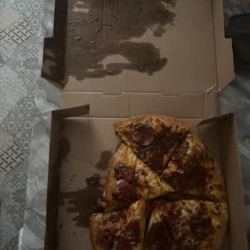 Yemeksepeti Dağılan Pizza Ve Yetersiz Çözüm